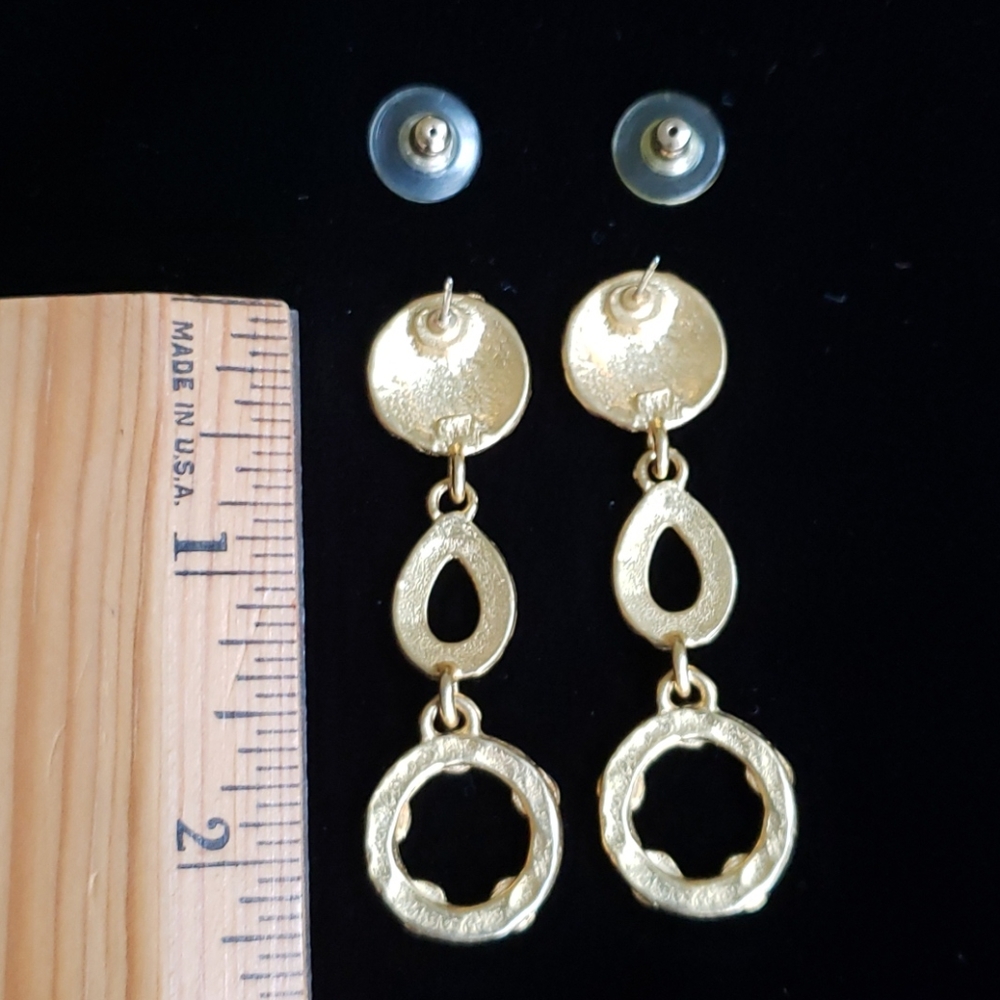 VTG Gold tone dangling earrings - Picture 4 of 5
